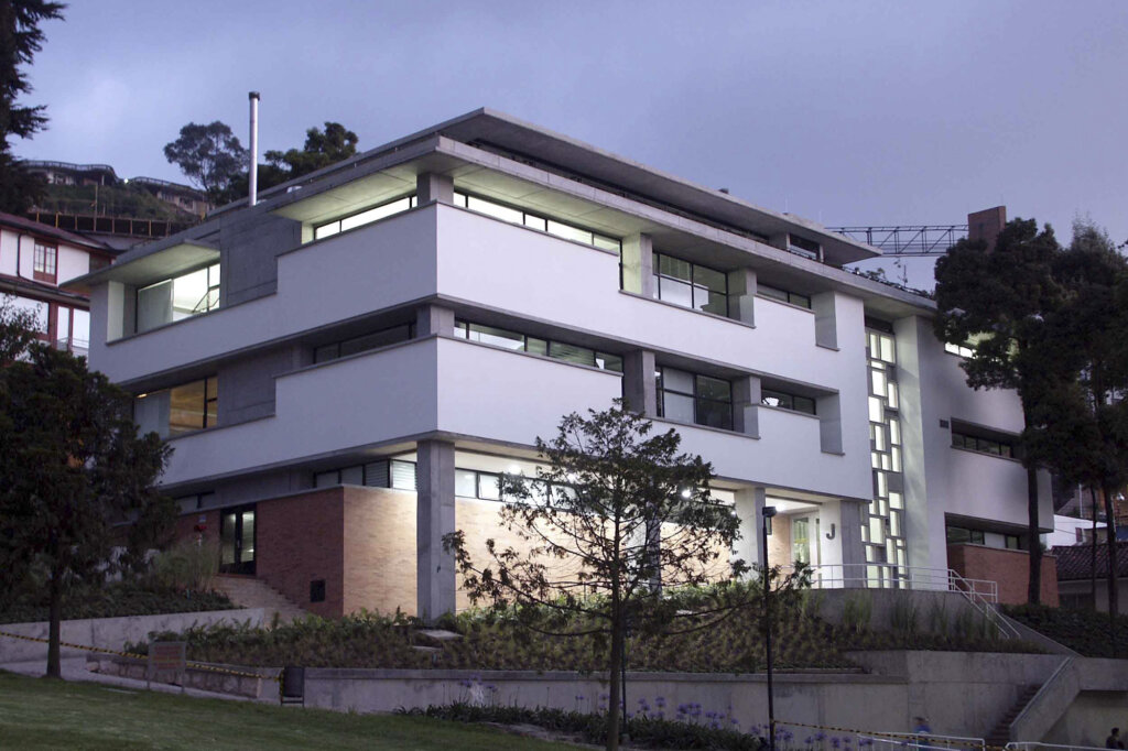Edificio J Universidad de los Andes
